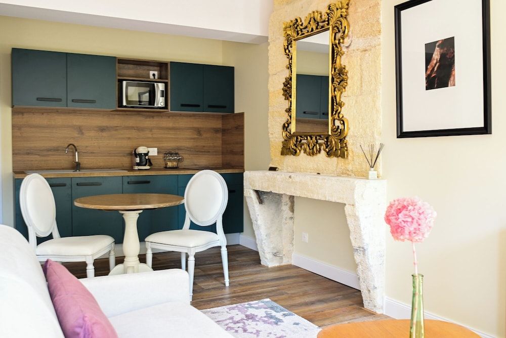 PAVILLON DES MILLESIMES Deluxe Studio, 1 King Bed with Sofa bed, Kitchenette, Garden Area 5