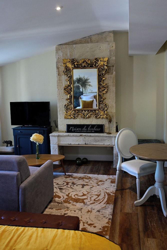 PAVILLON DES MILLESIMES Deluxe Studio, 1 King Bed, Kitchenette, City View 5