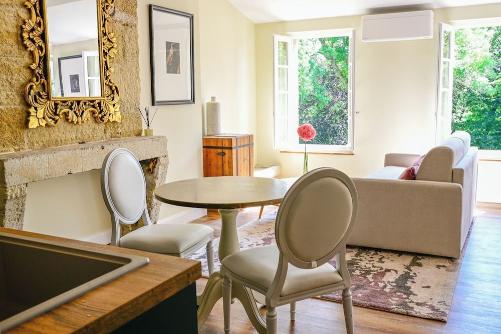 PAVILLON DES MILLESIMES Deluxe Studio, 1 King Bed with Sofa bed, Kitchenette, Garden Area 4