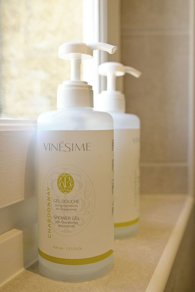 PAVILLON DES MILLESIMES Deluxe Studio, 1 King Bed, Kitchenette, City View 4