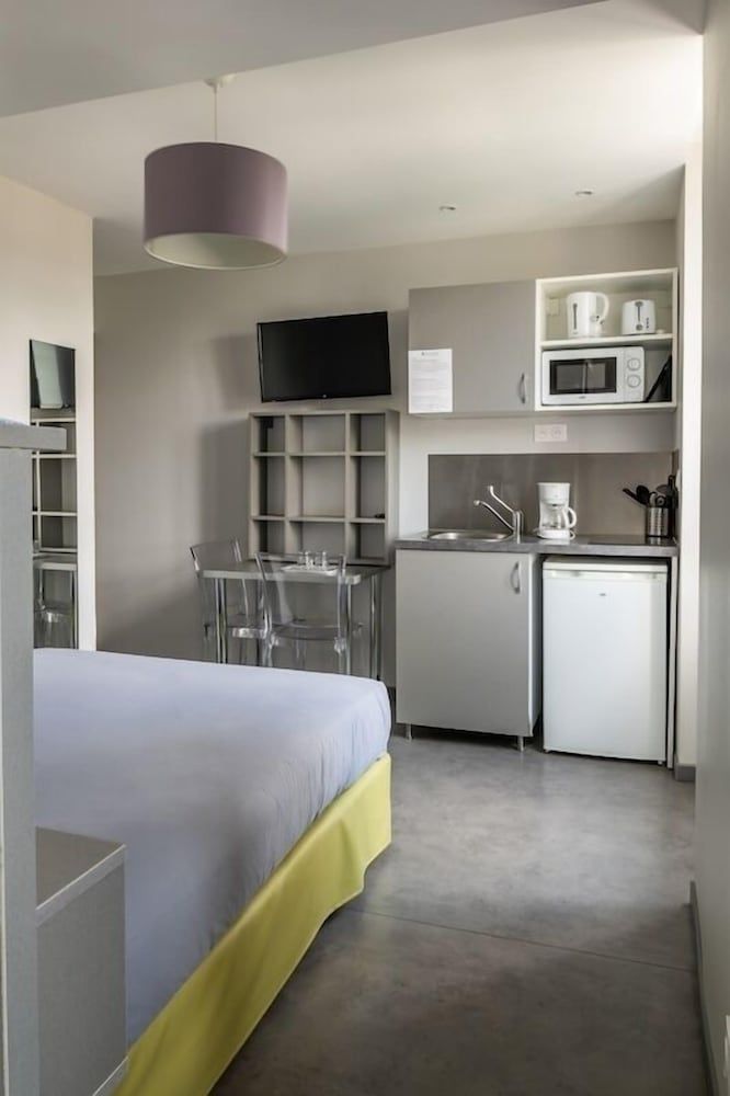 SmartAppart Caen République Deluxe Studio 4