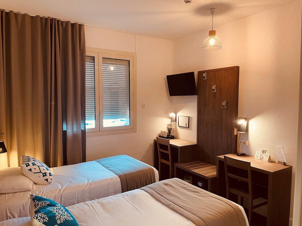 Logis Hôtel le Passiflore Deluxe Twin Room 2