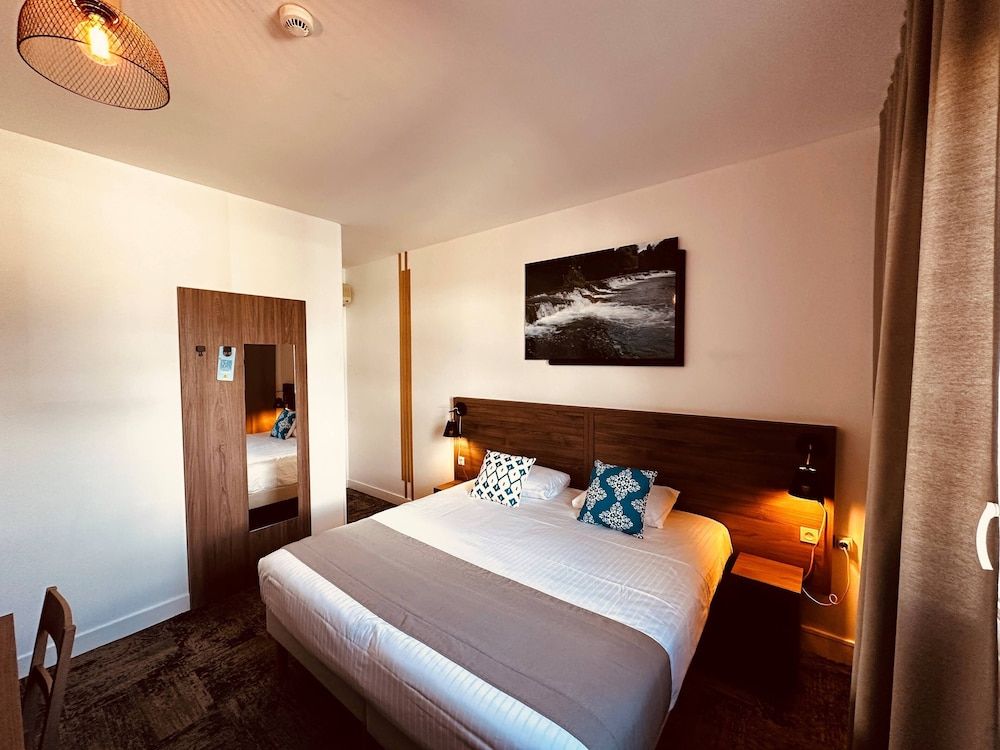 Logis Hôtel le Passiflore Deluxe Double Room 3