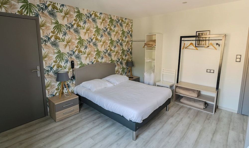 Hôtel de l'Abbaye Family Room 2