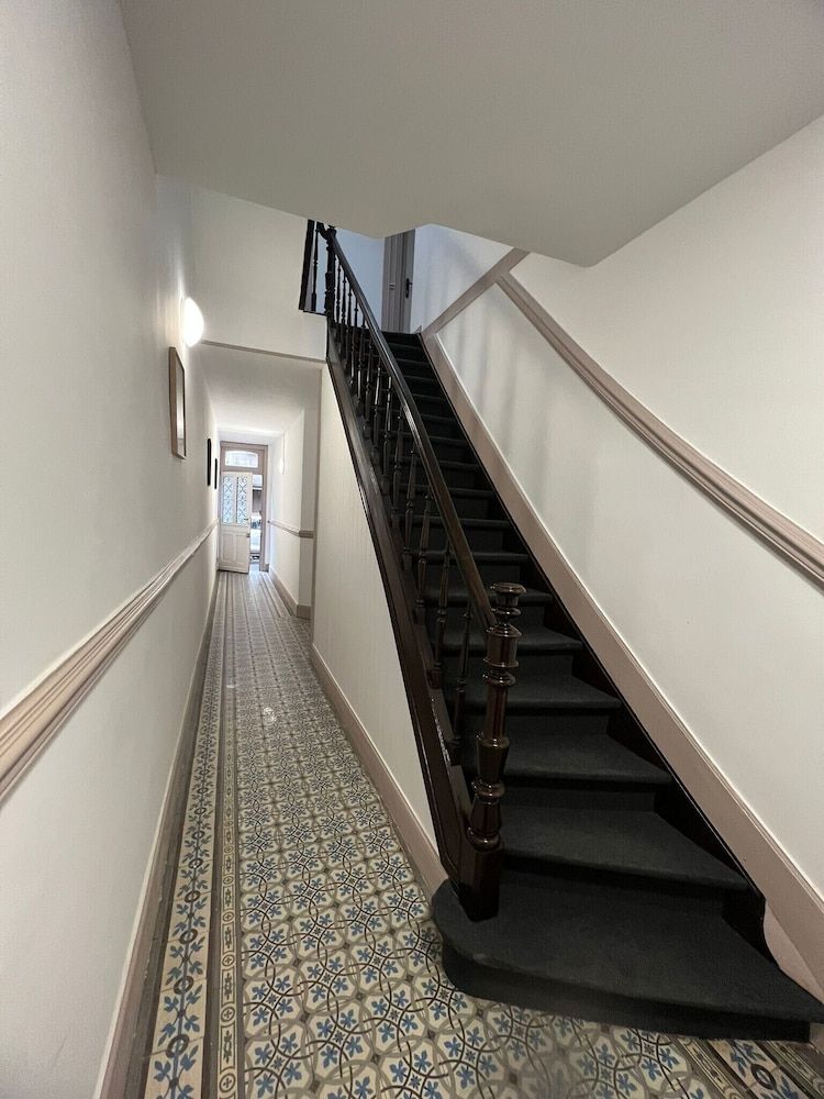 Handrails in hallways