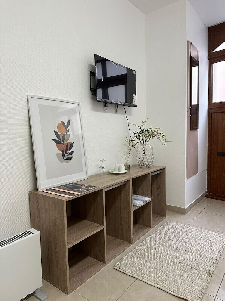 Gîtes by Hôtel Les Reflets Jaunes Deluxe Studio Suite, City View 8