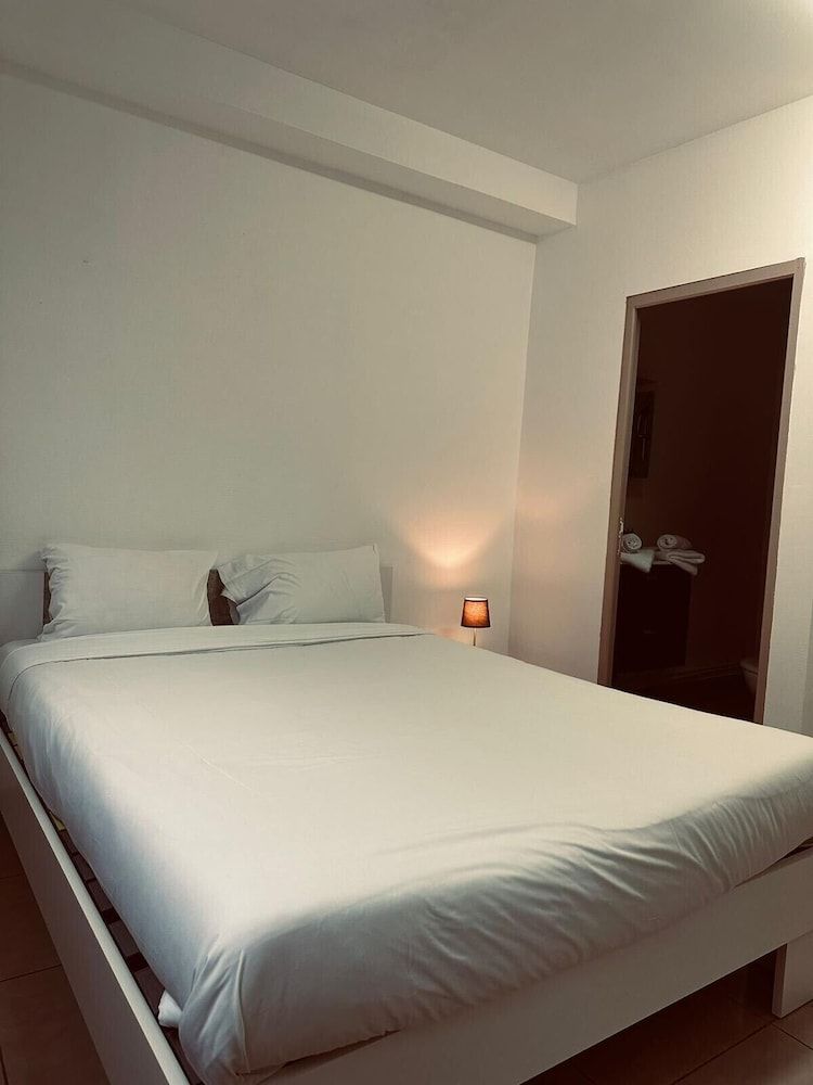 Gîtes by Hôtel Les Reflets Jaunes Deluxe Studio Suite, City View 2