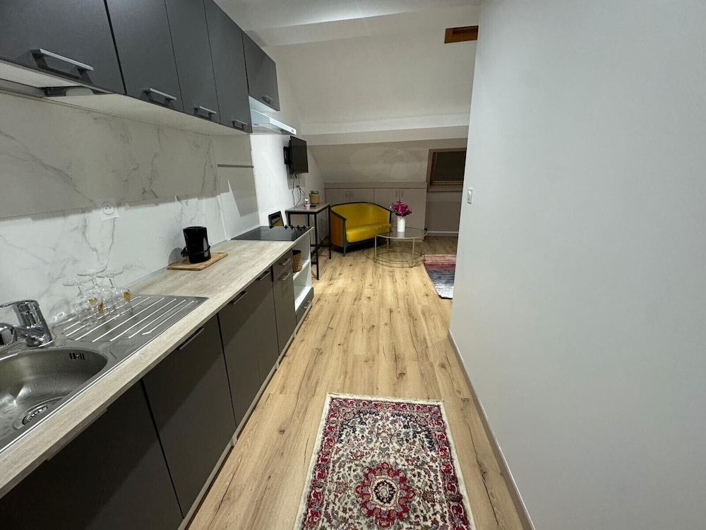 Gîtes by Hôtel Les Reflets Jaunes Family Studio Suite, City View 7