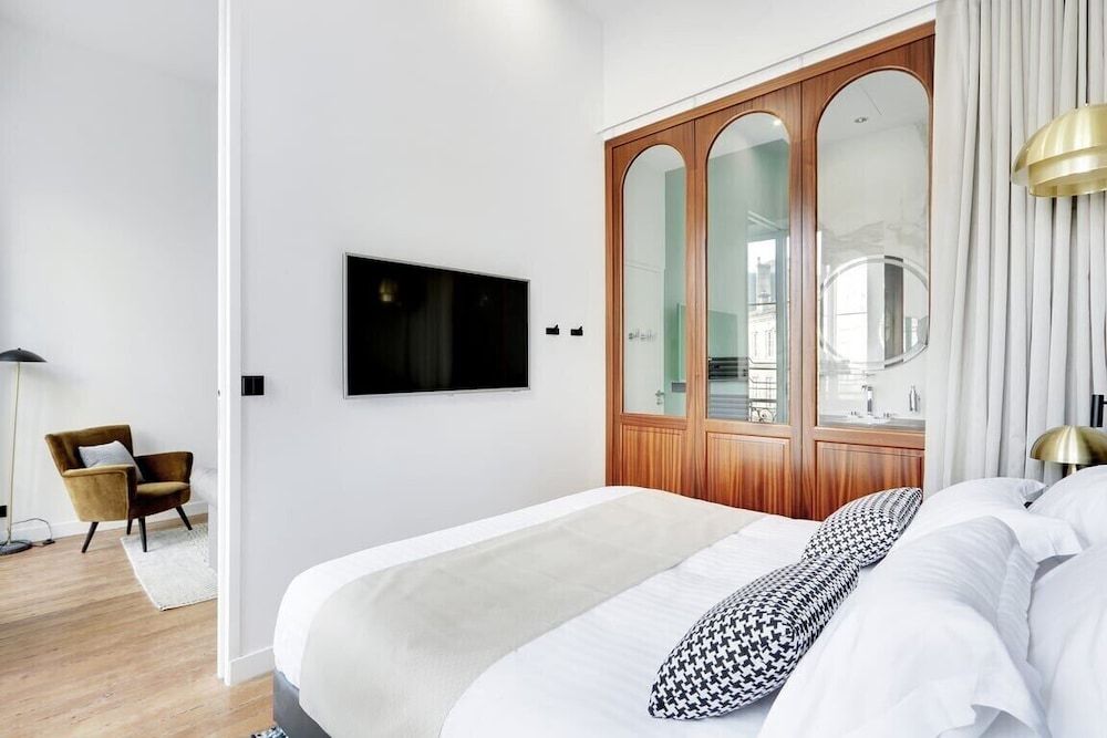 City Apartment, 1 King Bed with Sofa bed, Air conditioning, Park View