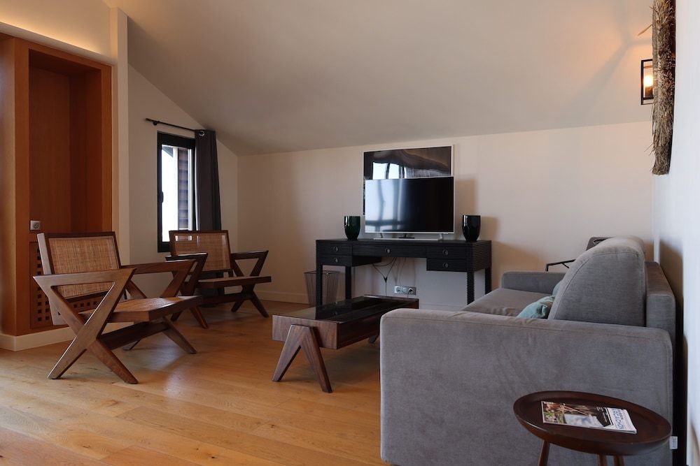 LES SUITES DU PORT by Le Saint Ferdinand Elite Suite, Marina View 11