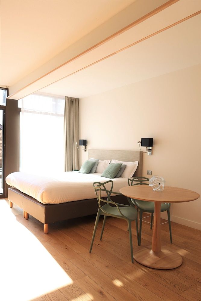 LES SUITES DU PORT by Le Saint Ferdinand