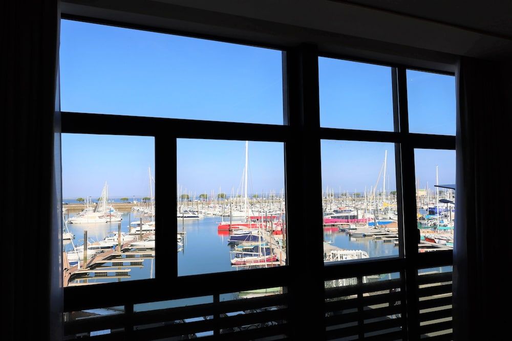 LES SUITES DU PORT by Le Saint Ferdinand Elite Suite, Marina View 2