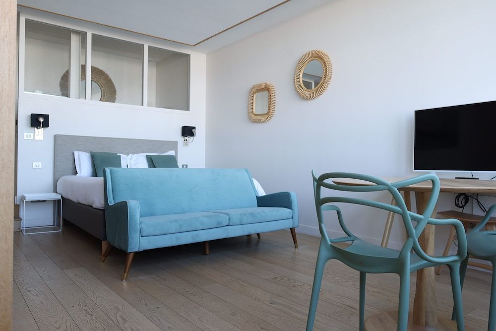 LES SUITES DU PORT by Le Saint Ferdinand Deluxe Suite, Harbor View 5