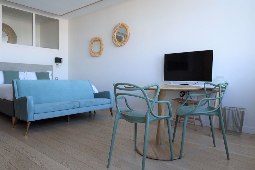 LES SUITES DU PORT by Le Saint Ferdinand Deluxe Suite, Harbor View 6