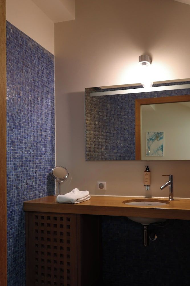 LES SUITES DU PORT by Le Saint Ferdinand Elite Suite, Marina View 5