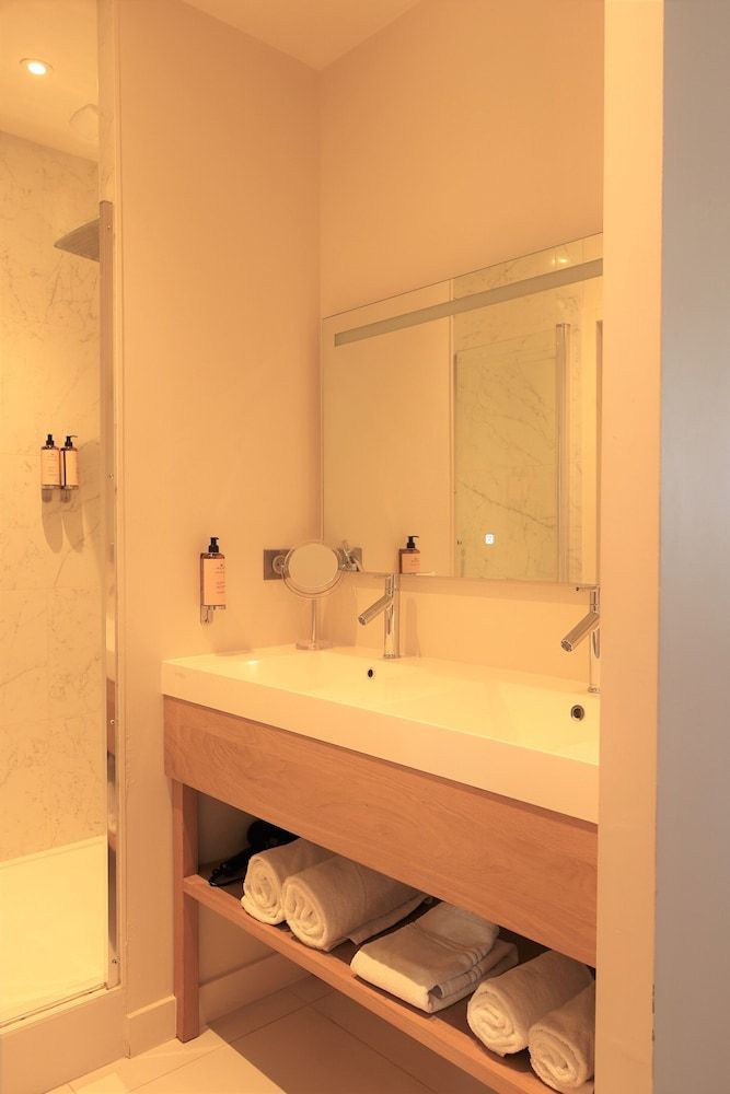 LES SUITES DU PORT by Le Saint Ferdinand Deluxe Suite, Harbor View 4