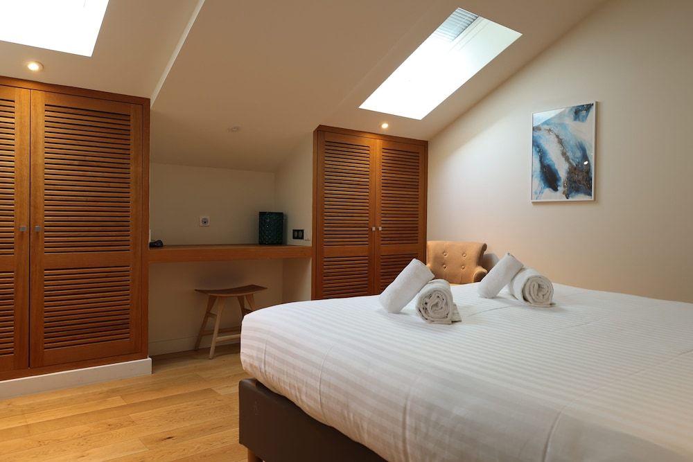 LES SUITES DU PORT by Le Saint Ferdinand Elite Suite, Marina View