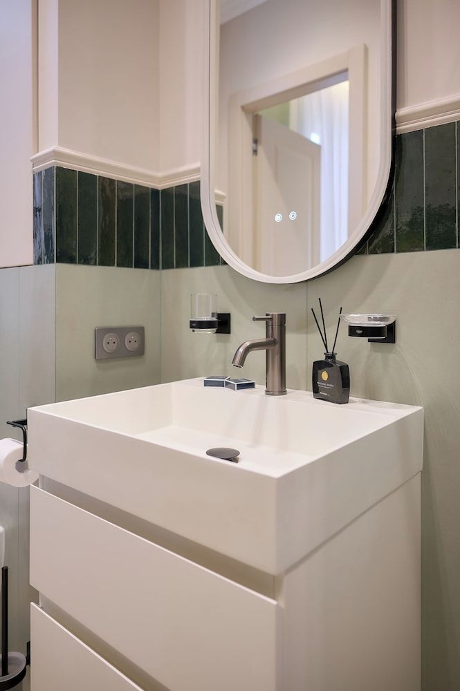 APARTHOTEL 9 ALBERTI Design Studio, 1 Queen Bed, Courtyard View 8