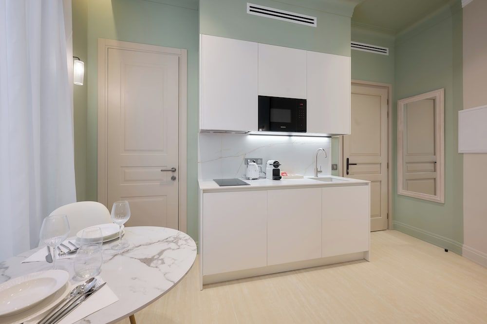 APARTHOTEL 9 ALBERTI Design Studio, 1 Queen Bed, Courtyard View 12