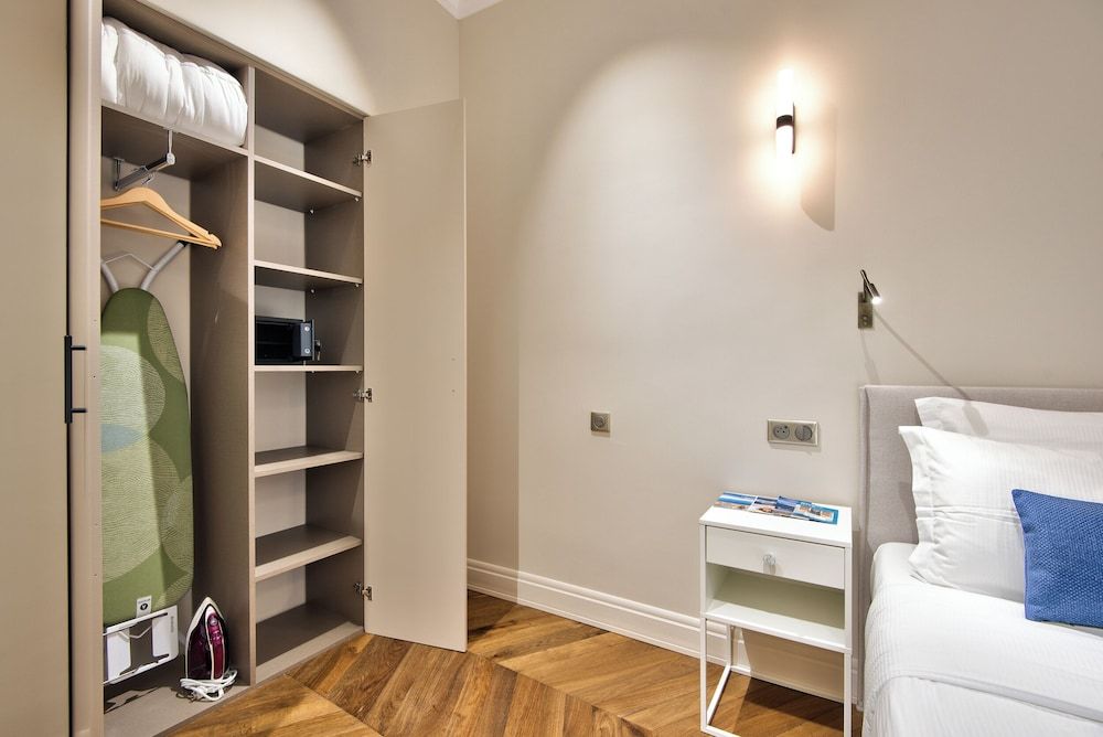 APARTHOTEL 9 ALBERTI Apartment, Balcony, City View 7