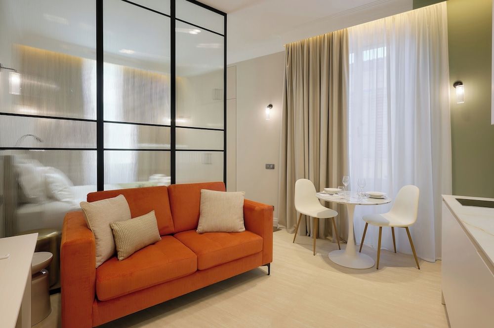 APARTHOTEL 9 ALBERTI Design Studio, 1 Queen Bed, Courtyard View 2