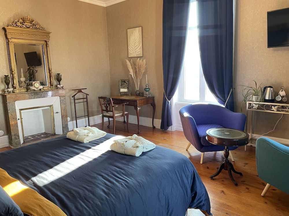 Château Maranne Deluxe Double Room, City View 4