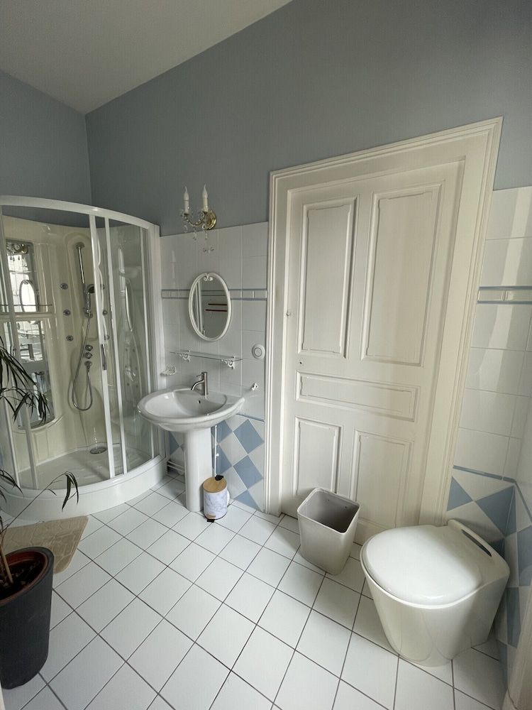 Château Maranne Romantic Double Room, Ensuite, Garden View 3