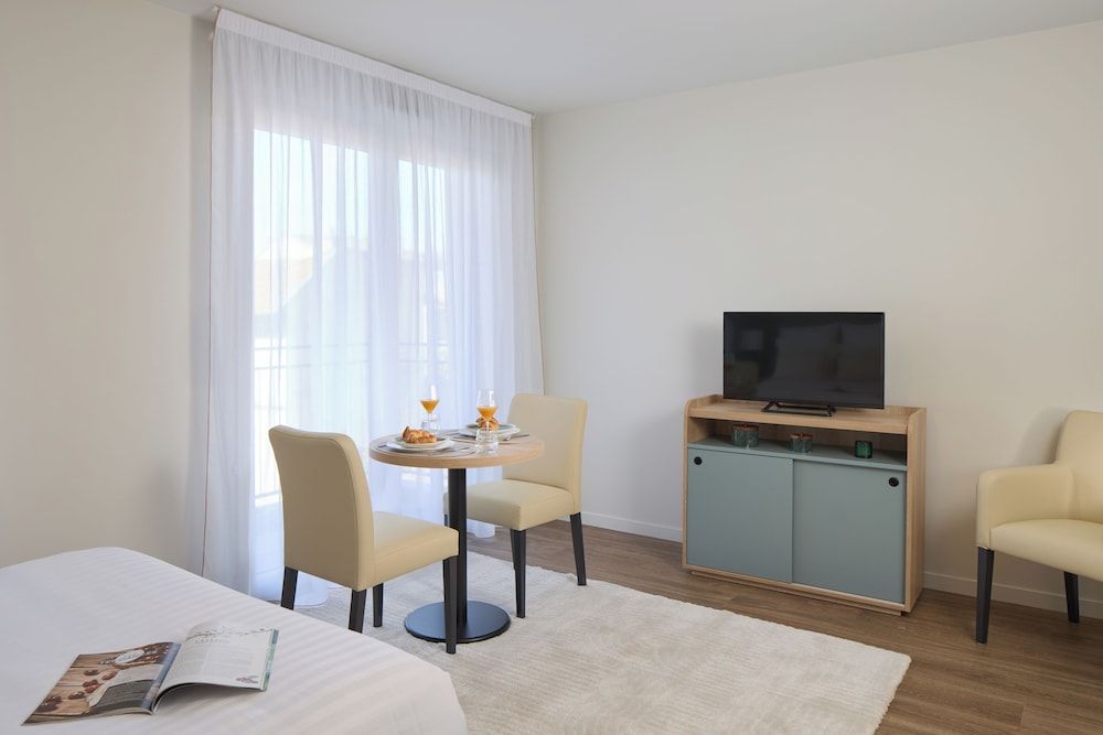 Quality Suites Nancy Centre Studio 9