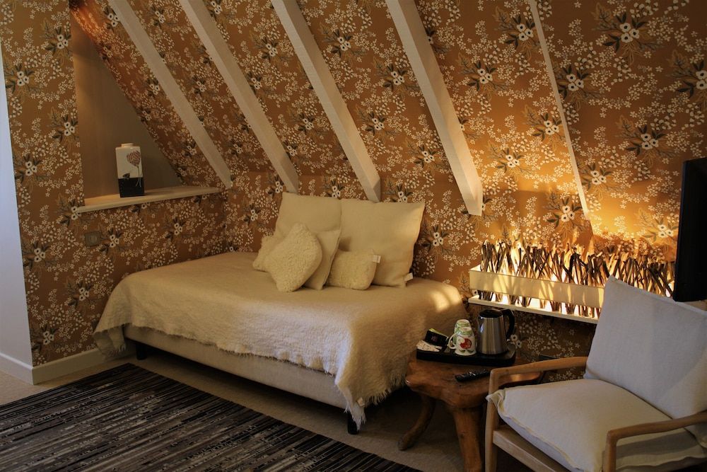 Le Baillage Deluxe Triple Room 2