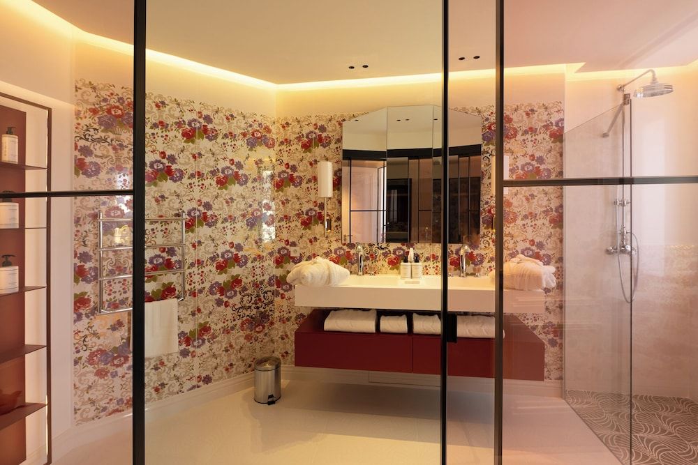 HOTEL LE CHATEAU ROSE Junior Suite, Sea View 4