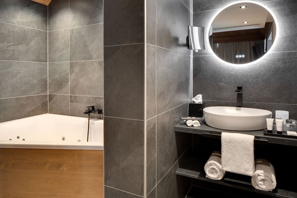 Junior Double Room, Jetted Tub, Mountain View