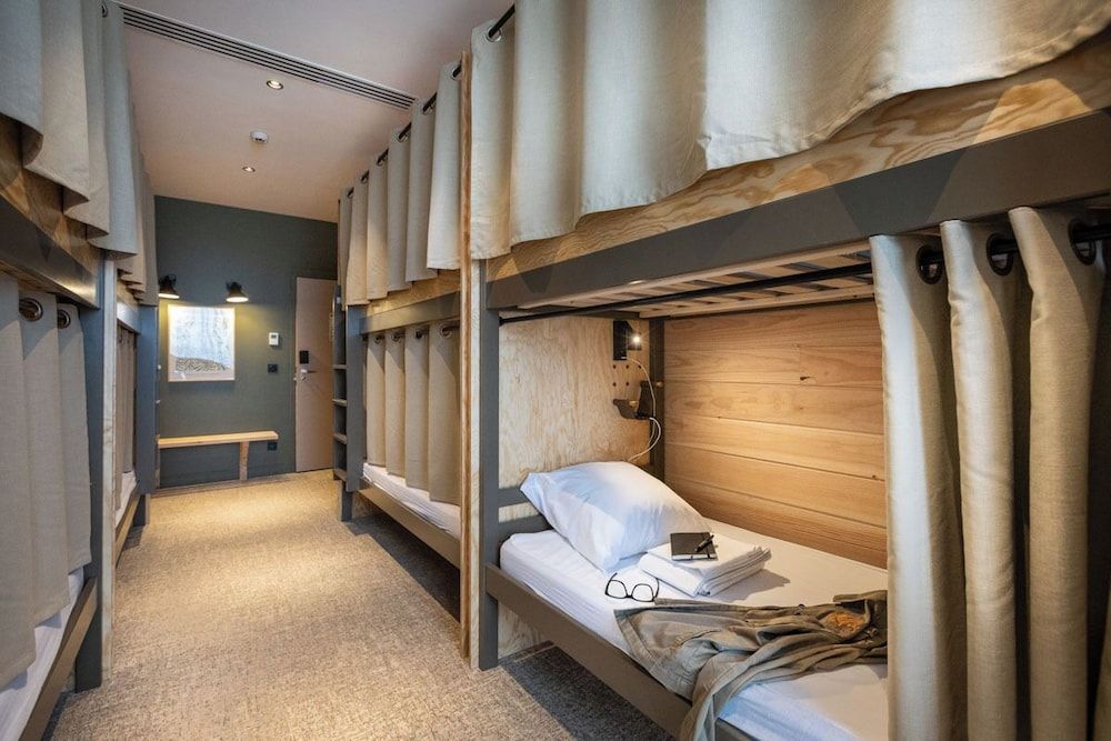 Auberge Le Bout du Parc Private 6-bed dormitory - Private bathroom