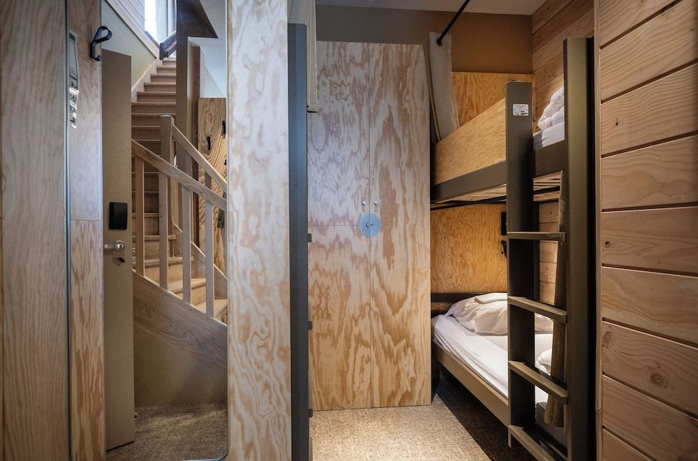 Auberge Le Bout du Parc Shared Dormitory, Women only 9