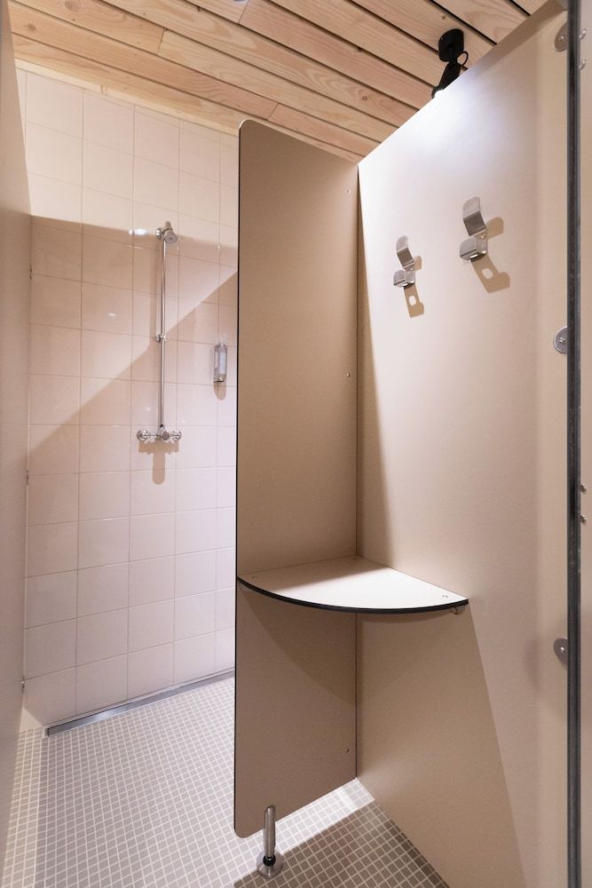 Auberge Le Bout du Parc Shared Dormitory, Women only 6