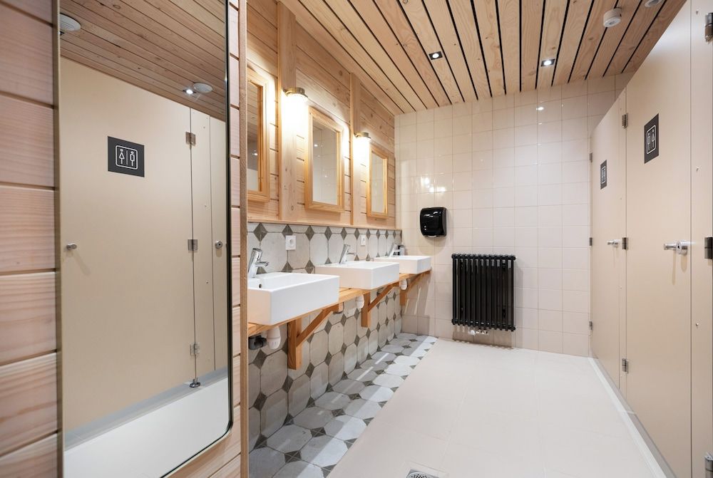 Auberge Le Bout du Parc Shared Dormitory, Women only 7