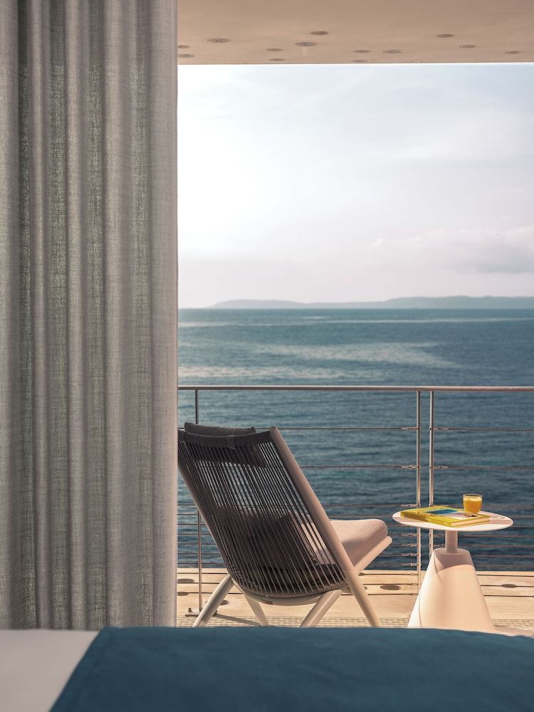 Superior Room, 1 King Bed, Balcony, Sea View