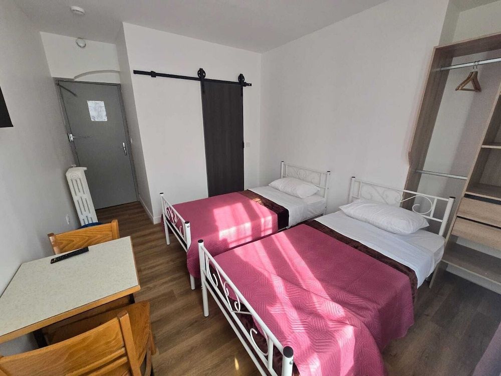 Hotel de l'Europe Pantin Standard Double Room, City View 7