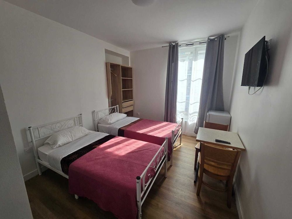 Hotel de l'Europe Pantin Standard Double Room, City View 9