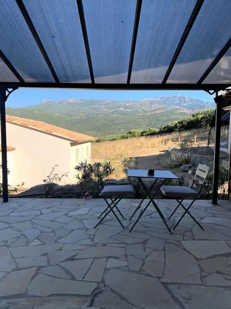 Classic Suite, Patio, Mountain View