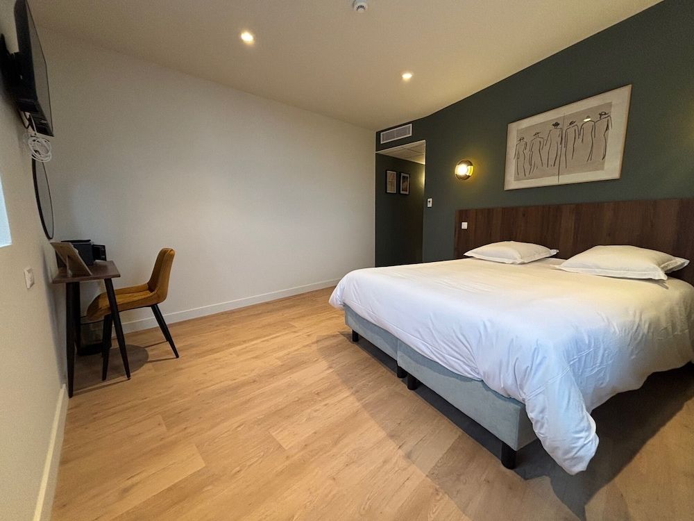 Hotel Hermine Vannes Port de Plaisance Comfort Double Room, Harbor View 8