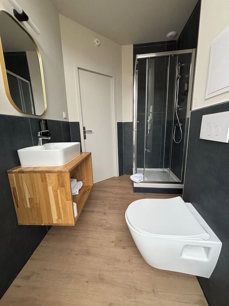 Hotel Hermine Vannes Port de Plaisance Comfort Double Room, City View 10