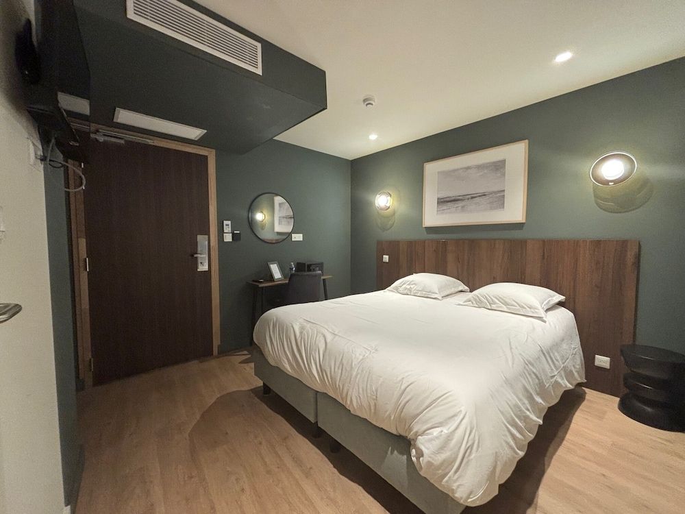 Hotel Hermine Vannes Port de Plaisance Comfort Double Room, City View 9