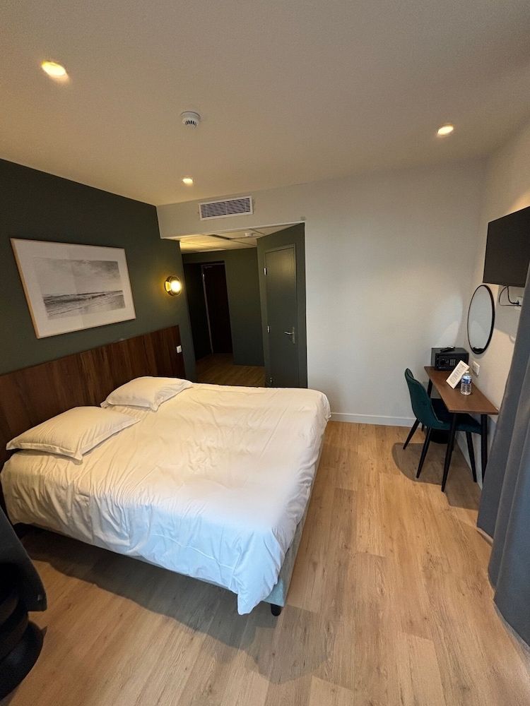 Hotel Hermine Vannes Port de Plaisance Comfort Double Room, Harbor View 5