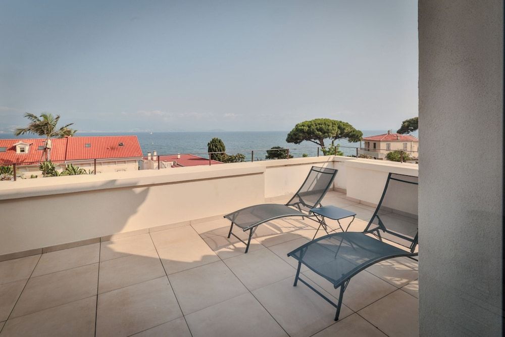 Hotel Villa Martini Deluxe Double Room, Sea View 3