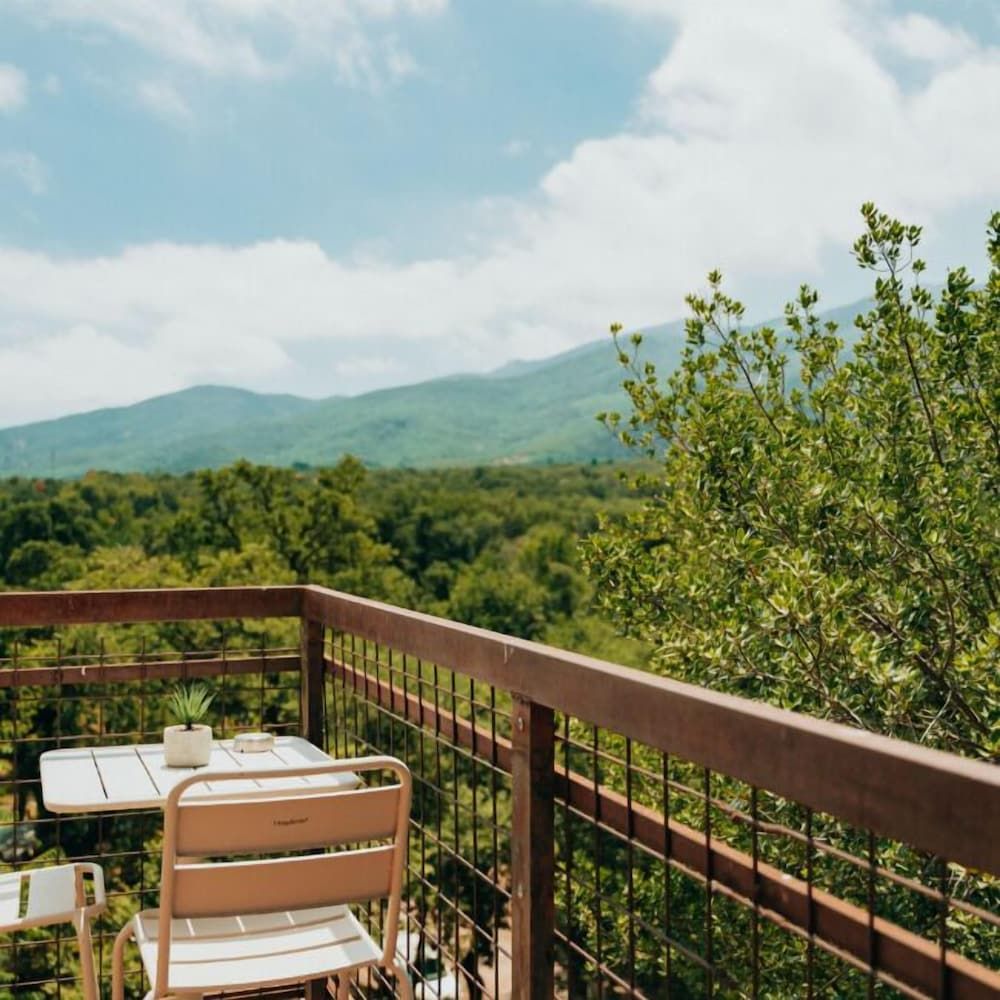 Standard Studio, Balcony, Mountain View