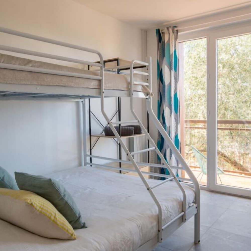 Apartment, 2 Bedrooms, Balcony, Mountain View