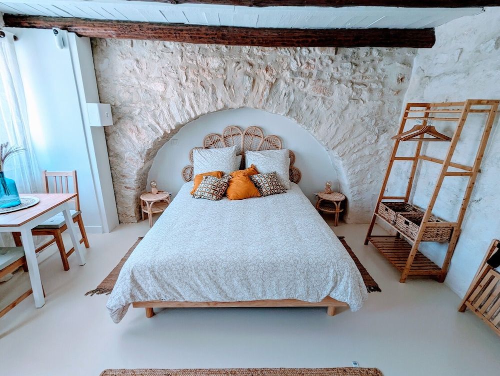 Classic Studio, Ensuite, Garden View