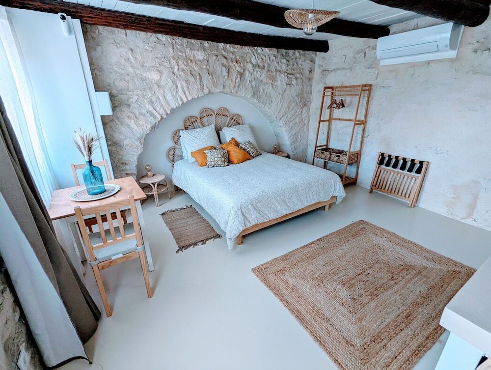 Classic Studio, Ensuite, Garden View