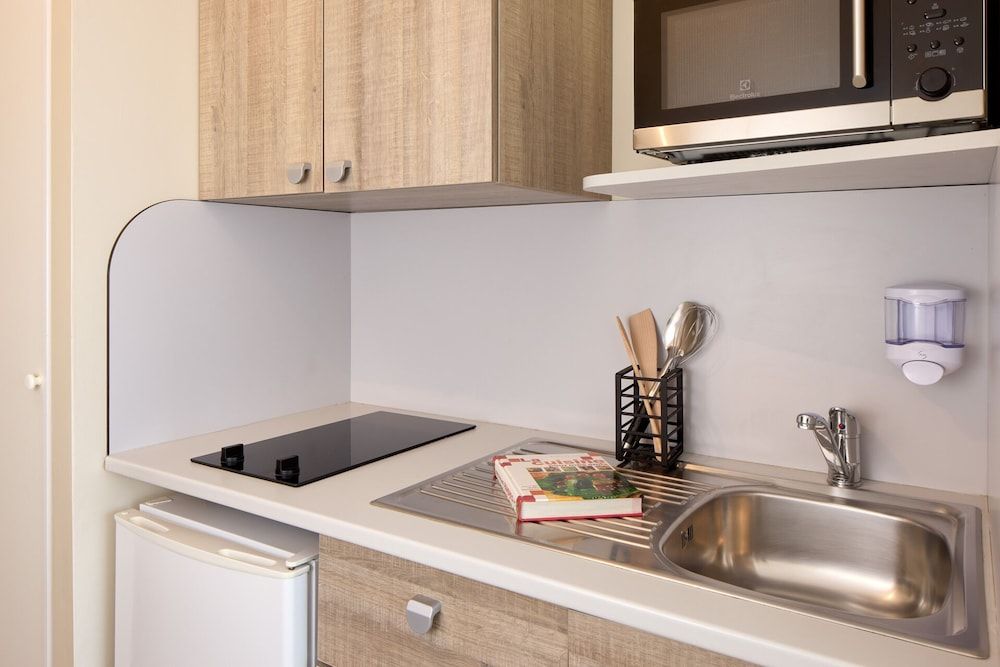 Quality Suites Le Havre les docks Room, 1 Queen Bed, Non Smoking 4