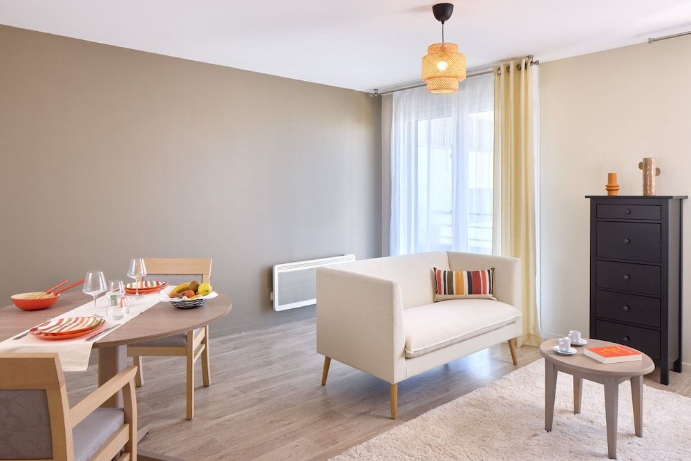 Quality Suites Le Havre les docks Room, 1 Queen Bed, Non Smoking 8